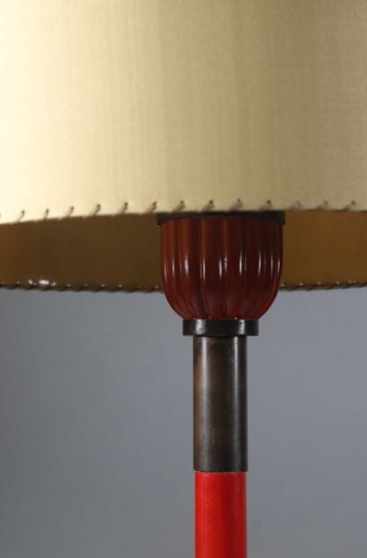 Paire de bougeoirs montés en lampadaires...