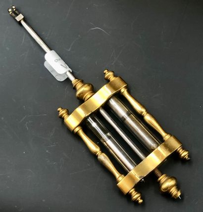 Pendule de cheminée à sonnerie au passage...