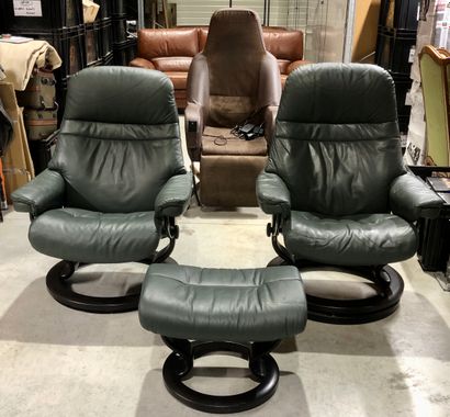 Un ensemble de deux fauteuils de
confort...