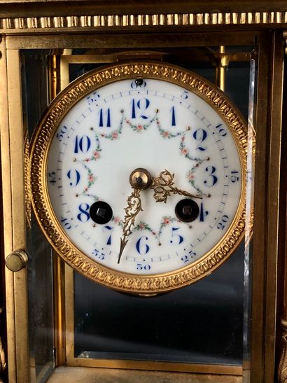 Pendule de cheminée à sonnerie au passage...