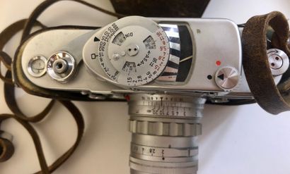 Lot de deux appareils photographiques : un...