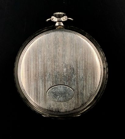 LIP
Montre de poche plate en acier. Chiffres...
