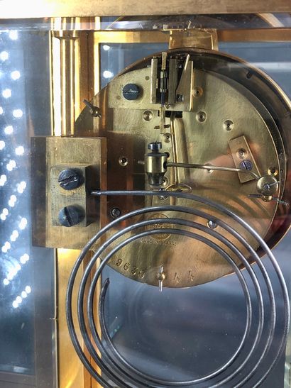 Pendule de cheminée à sonnerie au passage...