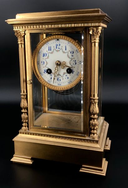 Pendule de cheminée à sonnerie au passage...