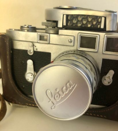 Lot de deux appareils photographiques : un...