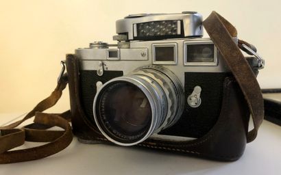 Lot de deux appareils photographiques : un...