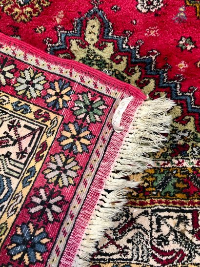 MAROC
2 tapis laine à champs rouge et bleu
210...