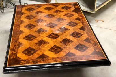 Deux tables basses plateaux imitations bois,...