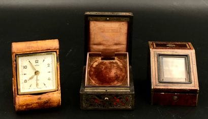 Lot de deux porte-montres, l'un marqueté...