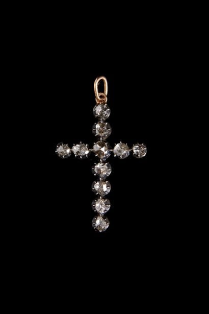 Croix en argent sup. 800/°°° et or rose 750/°°°...