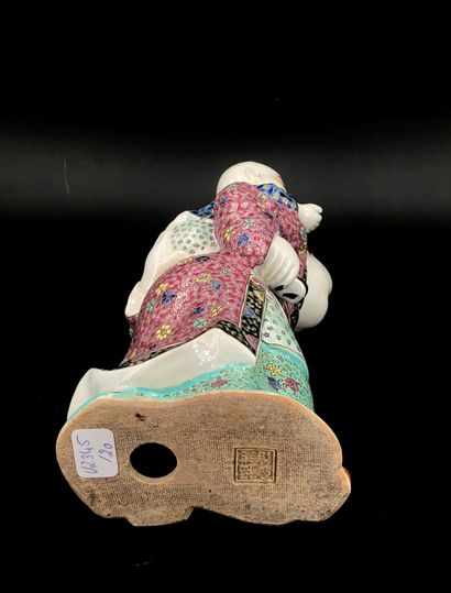 Chine, XXe siècle, 
Sujet en porcelaine et...