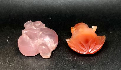 Lot comprenant un éléphant en quartz rose,...