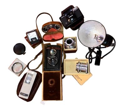 Dans un sac, ensemble de matériel photographique...
