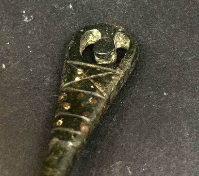 Une clé
L. 5,3 cm

Provenance : 
Succession...