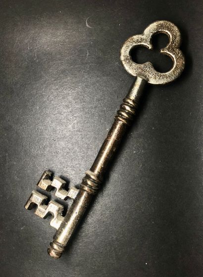 Clé de coffre de mariage du XVIIIe. 

Anneau...