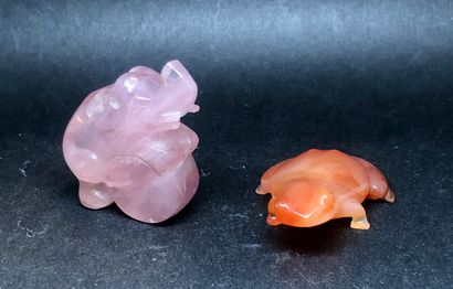 Lot comprenant un éléphant en quartz rose,...