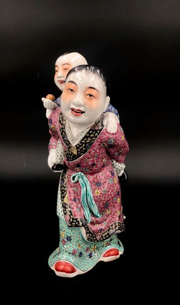 Chine, XXe siècle, 
Sujet en porcelaine et...