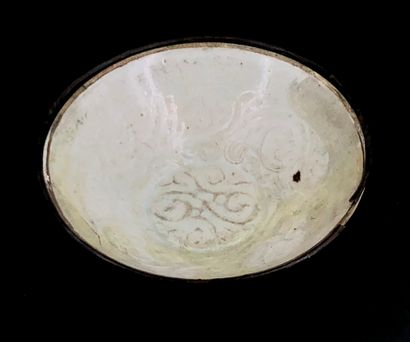 Coupe en porcelaine de type Qingbai, à décor...