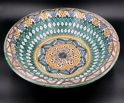 Grand plat de prestige shan ou baz, Maroc,...