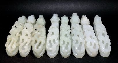 Ensemble de huit fibules en jade céladon,...