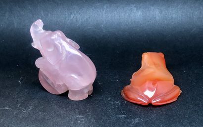 Lot comprenant un éléphant en quartz rose,...