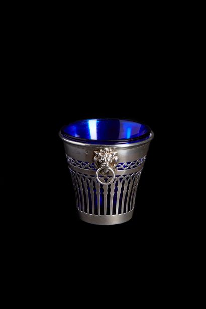 Porte-verre de forme évasée, en argent, à...