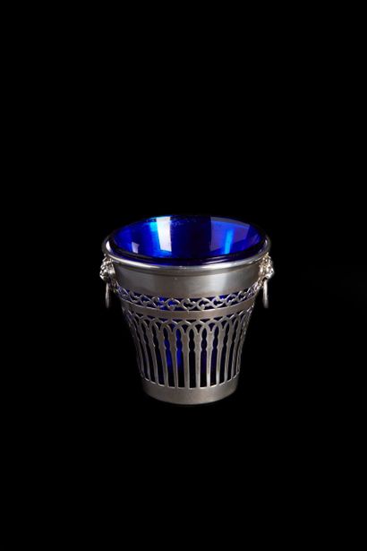 Porte-verre de forme évasée, en argent, à...