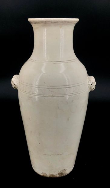 Chine, fin XIXe siècle
Vase en porcelaine...