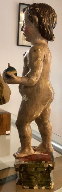 Enfant Jésus en bois sculpté et peint. Il...