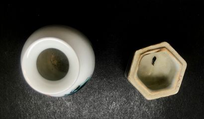 Lot comprenant un petit vase de maitrise...