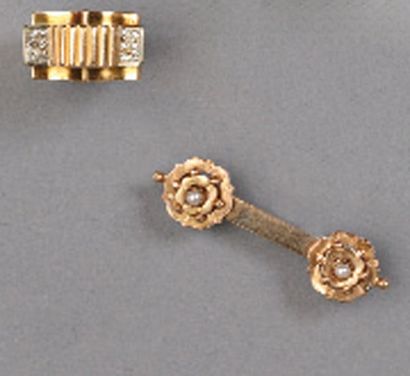 Pendentif composé de trois perles de culture...