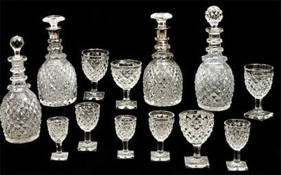 Service de verre en cristal entièrement décoré...
