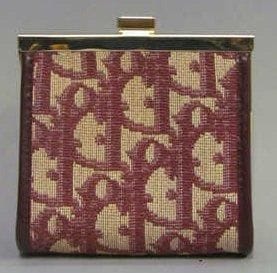 CHRISTIAN DIOR
PORTE-MONNAIE en toile siglée...