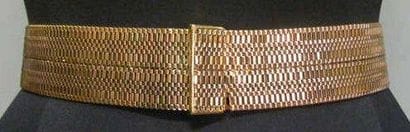 CHANEL
CEINTURE en maille métallique dorée,...