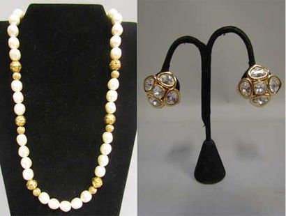 CHRISTIAN DIOR
COLLIER composé de perles...