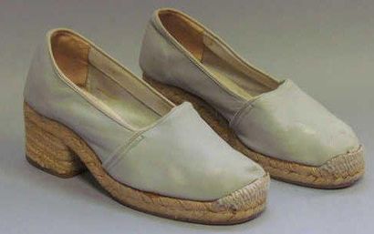 HERMES, circa 1970
PAIRE d'ESPADRILLES à...
