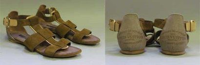 LOUIS VUITTON
PAIRE de SPARTIATES en daim...