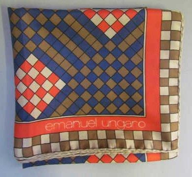 Emanuel UNGARO, circa 1975
CARRE en twill...