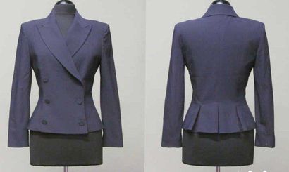 GIVENCHY par Alexander McQUEEN
VESTE croisée...