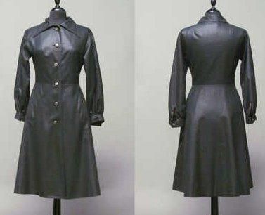 Création Pierre CARDIN
MANTEAU 9/10 juponné...