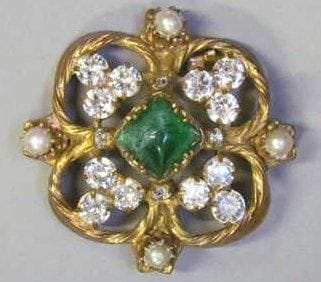 CHANEL, circa 1964
BROCHE-PENDENTIF en métal...