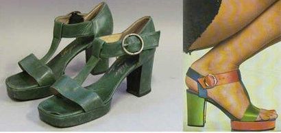 Roger VIVIER Boutique (1971)
PAIRE de SANDALES...