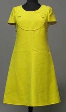 COURREGES n°49397, circa 1965/68
ROBE trapèze...
