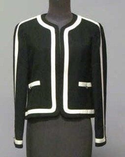 CHANEL
Boutique par Karl LAGERFELD VESTE...