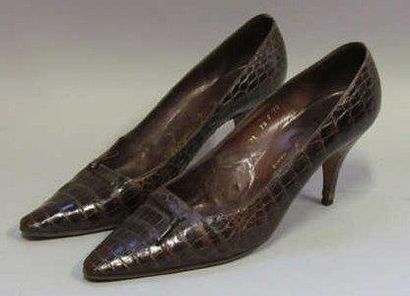 Roger VIVIER, circa 1960
PAIRE d'ESCARPINS...