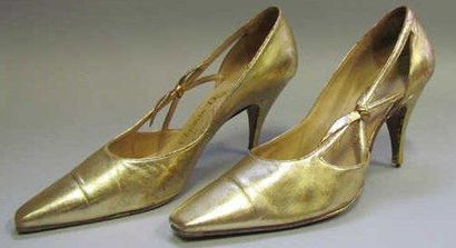 Christian DIOR par Roger VIVIER, circa 195
8...