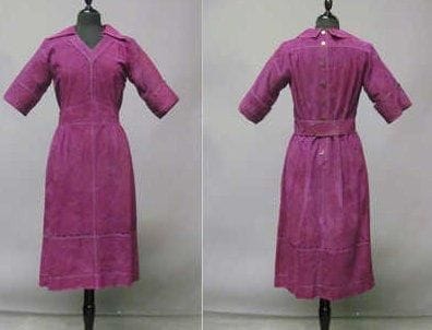 Jean MUIR, circa 1974
ROBE en daim violine...
