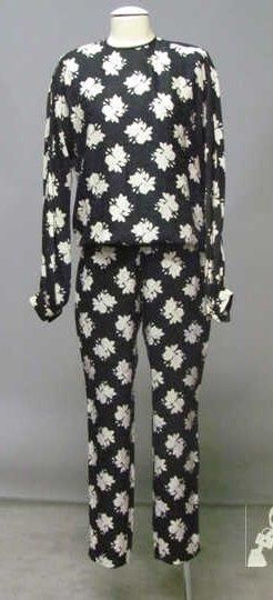 GUCCI
ENSEMBLE d'intérieur en soie façonnée...
