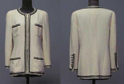 CHANEL
Boutique par Karl Lagerfeld VESTE...