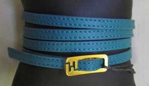 FENDI
BRACELET-lien en cuir pétrole, boucle...